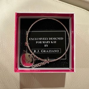 New Mary Kay Adjustable Silver Bracelet w/ Charms